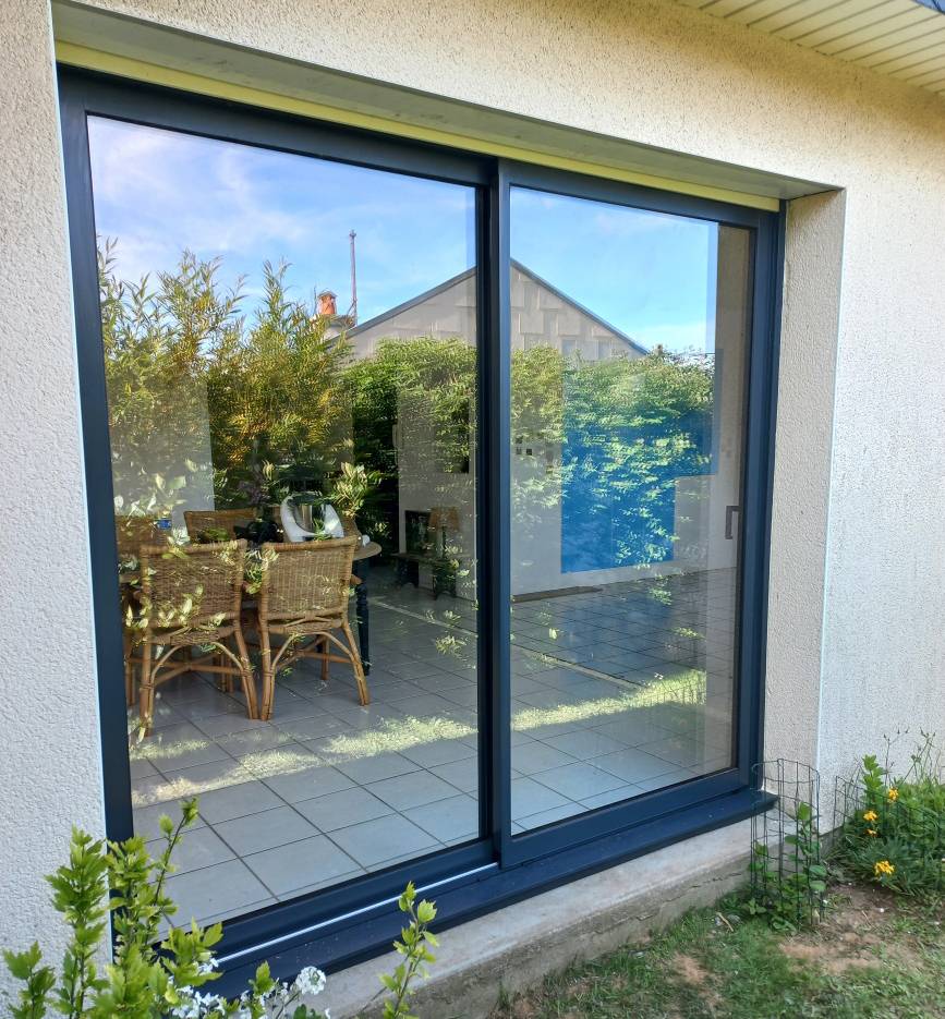 Remplacement d'une baie vitrée en alu gris foncé RAL 7016, à Honfleur