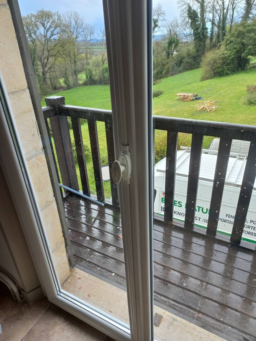 Remplacement de fenêtres PVC avec crémone à l'ancienne, pour préserver le charme de l'ancien à Sainte-Adresse (76310)