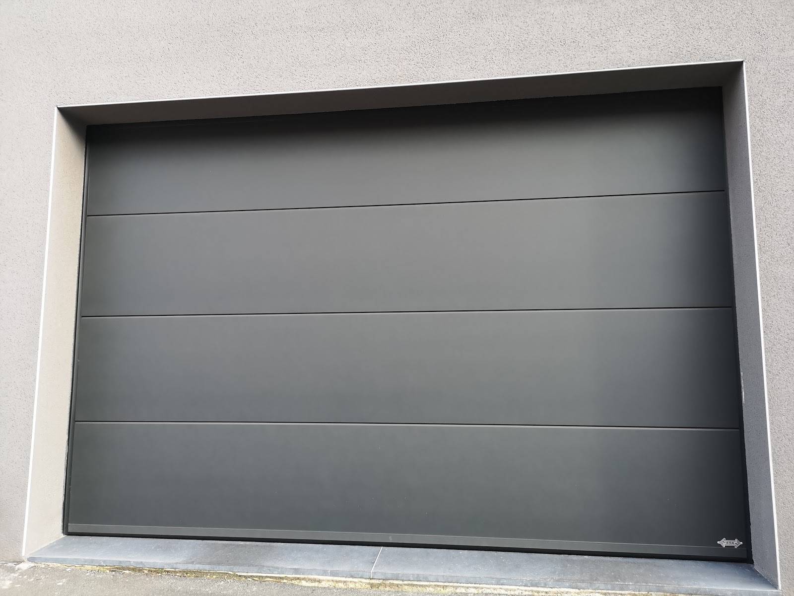 Société de menuiserie pour l'installation de porte de garage proche de Montivilliers 76