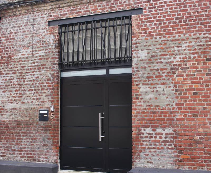 Artisan menuisier pour la vente et l'installation de porte sécurisée proche de Ouistreham 14